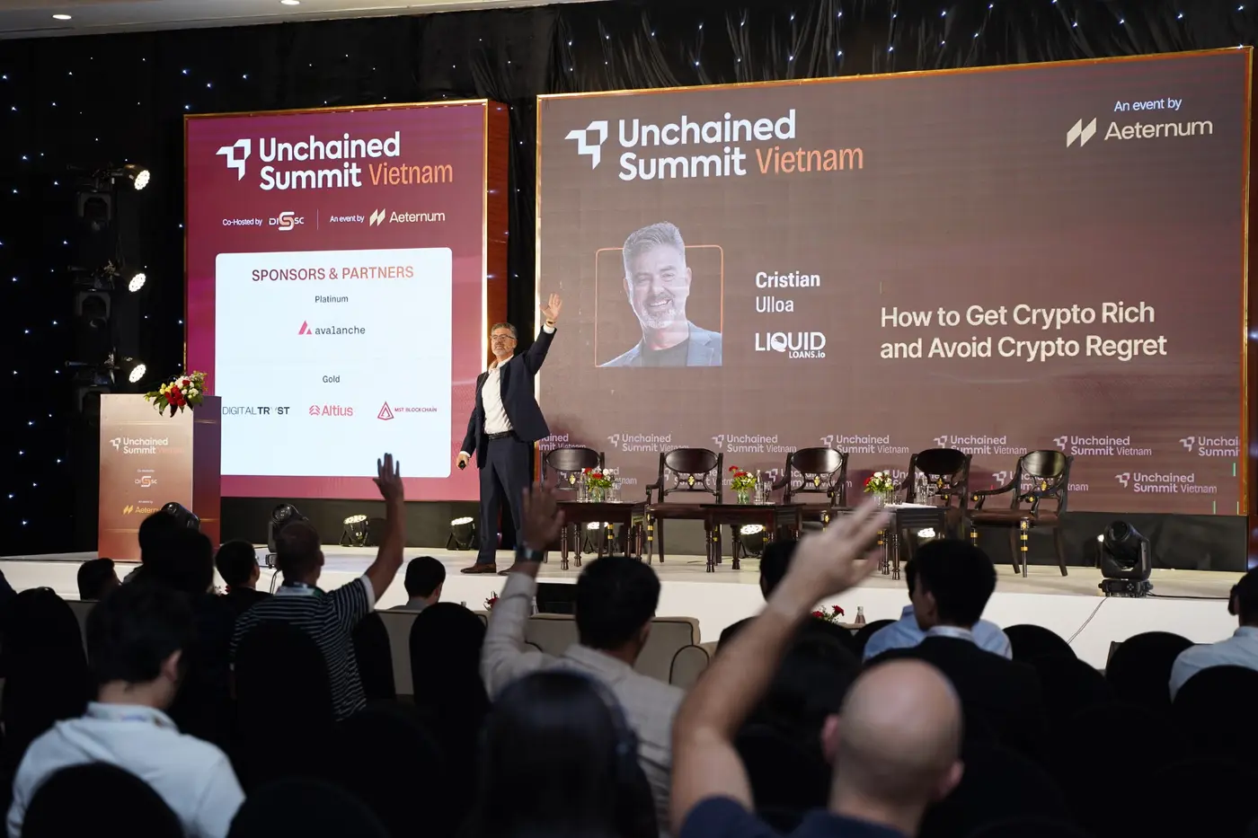 Cristian Ulloa presenting at Unchained Summit Vietnam